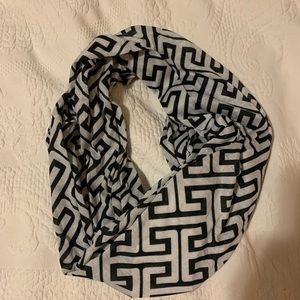 NWOT Patterned infinity scarf with hidden flask